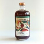 L’Envoûtant – Cocktail sans alcool – Hibiscus, menthe, framboise, tonka & citron